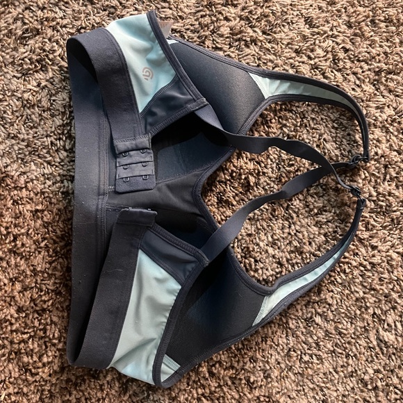 Sports Bra - Picture 3 of 4